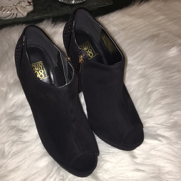 🛑SOLD🛑🖤🖤Black Sexy Platform Booties🖤🖤 - Picture 3 of 5